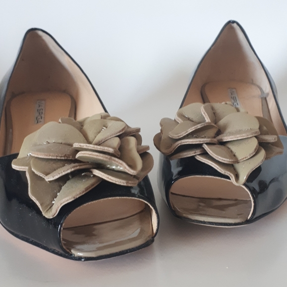 Via Spiga | Peep-toe Wedges with Flower - Picture 4 of 5